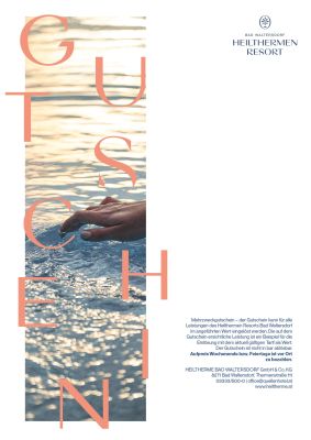Gutschein mit Bild von Hand die durch das Wasser streicht darauf